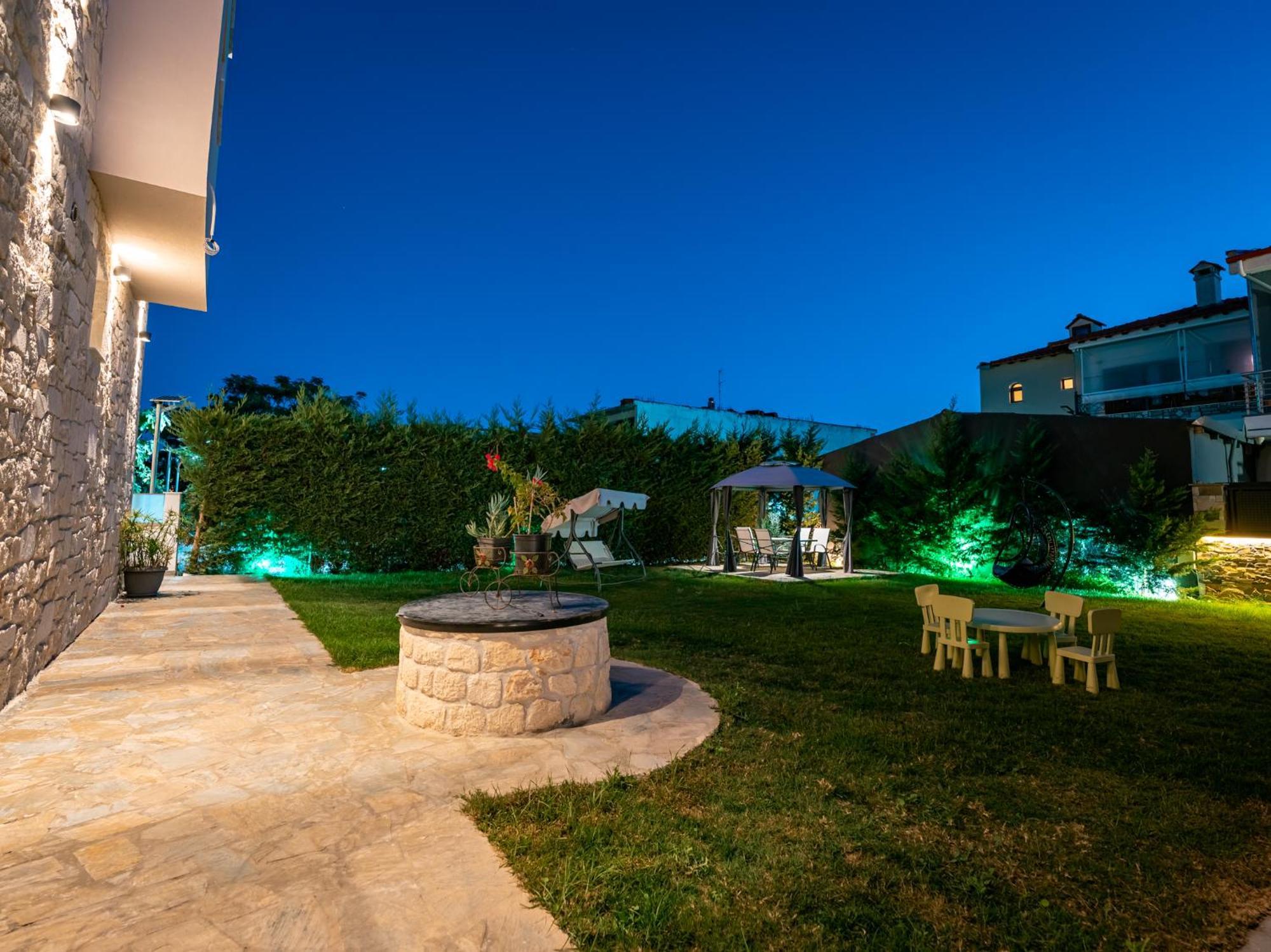 Antony'S Luxury Apartments Nikiti  Exterior photo