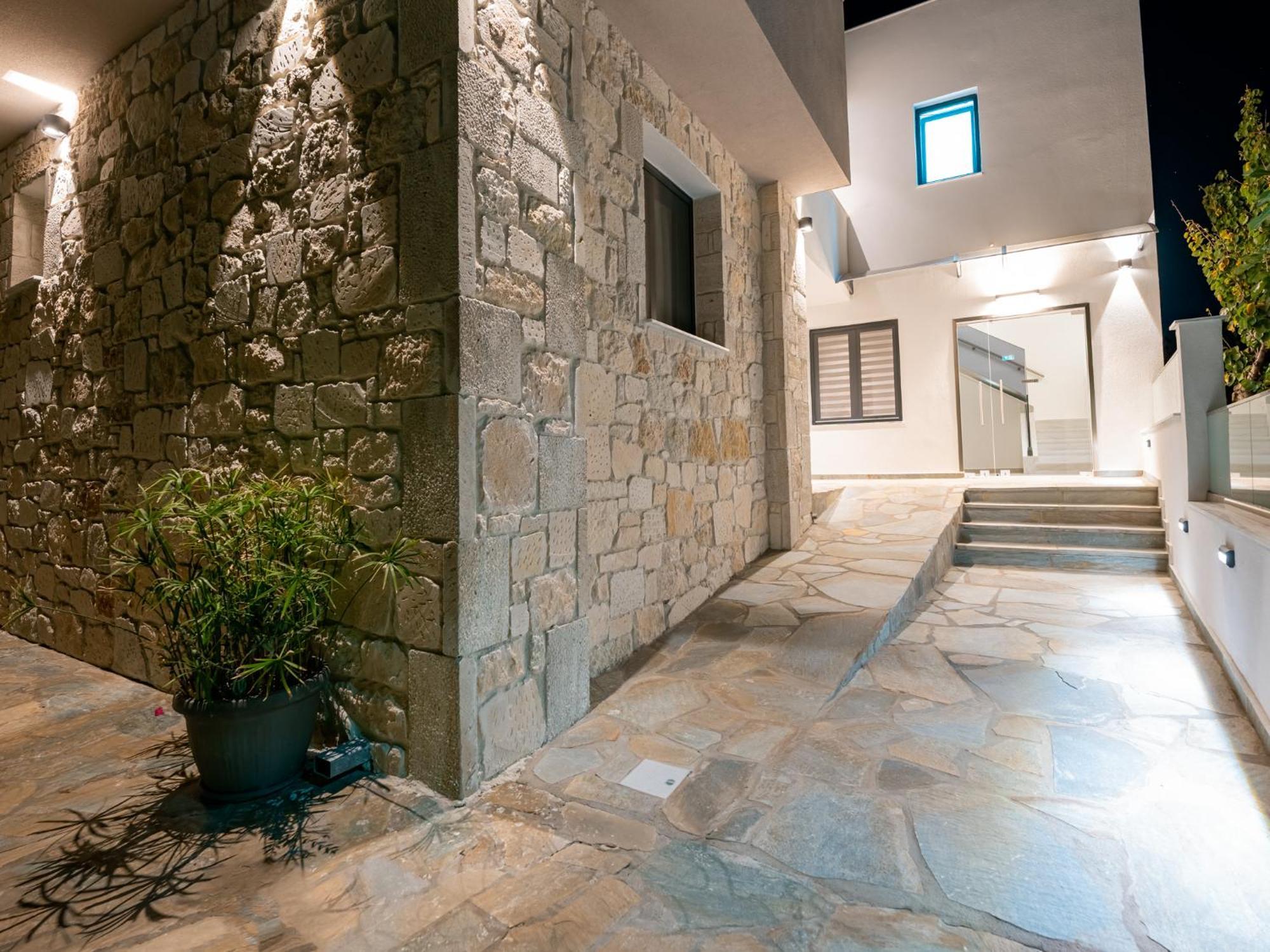 Antony'S Luxury Apartments Nikiti  Exterior photo