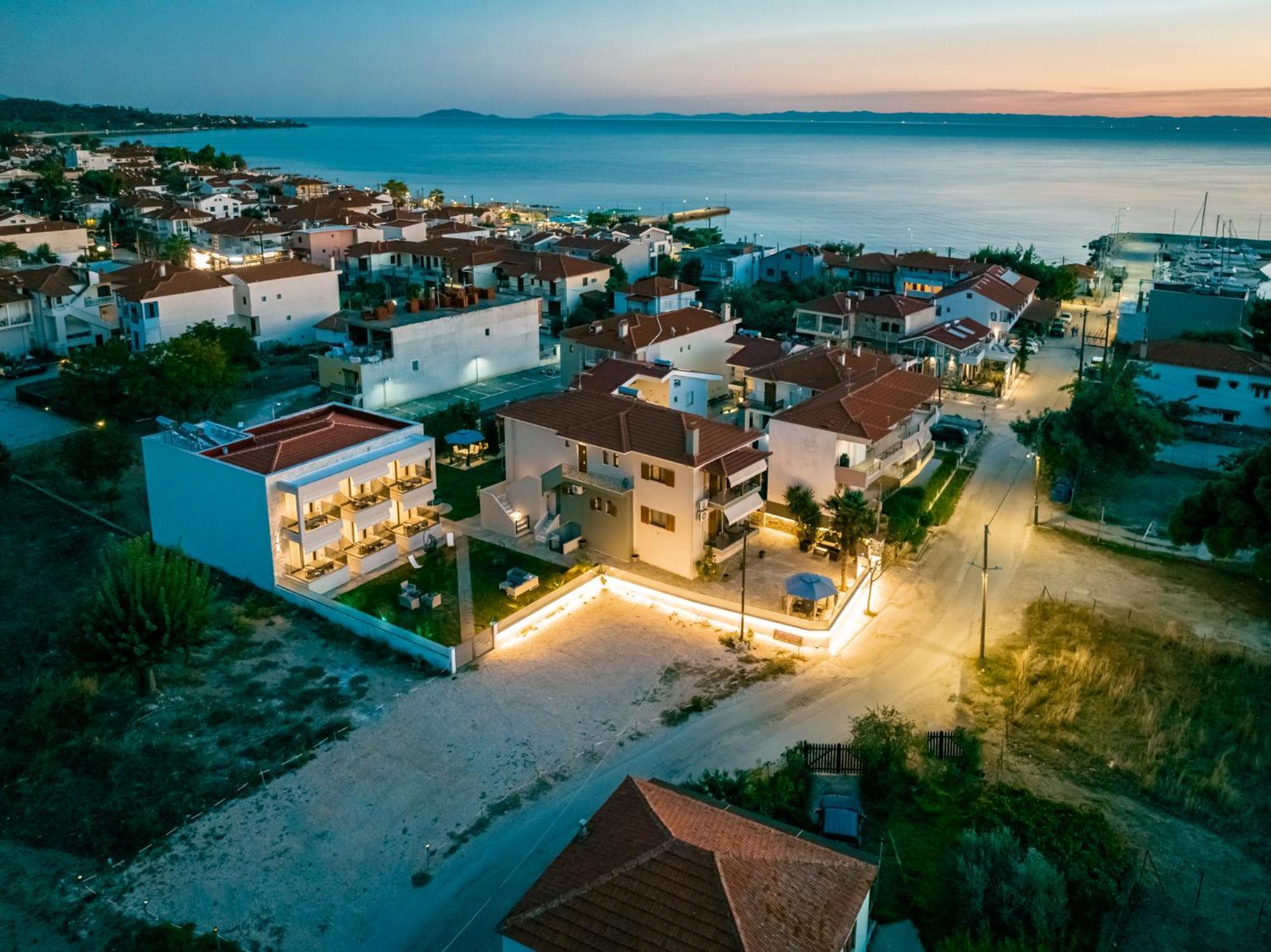 Antony'S Luxury Apartments Nikiti  Exterior photo