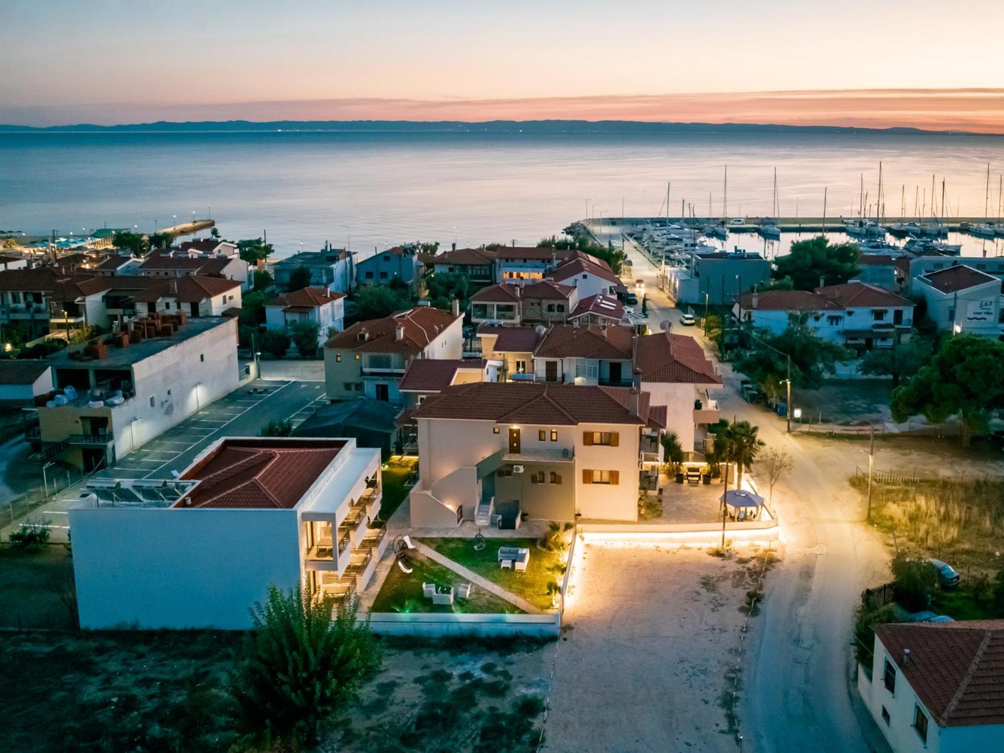 Antony'S Luxury Apartments Nikiti  Exterior photo