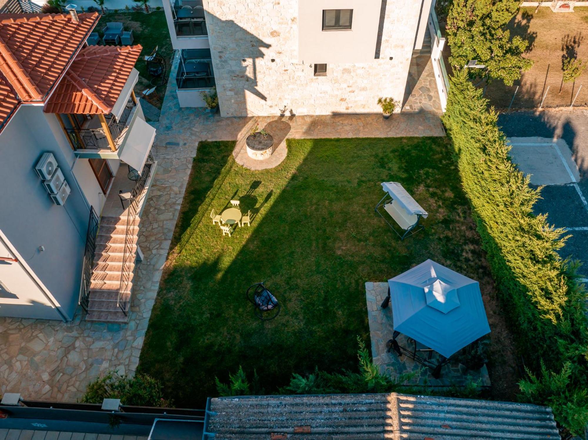 Antony'S Luxury Apartments Nikiti  Exterior photo